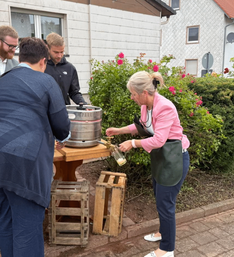 Fassbieranstich durch Fr. Dr. Ganster